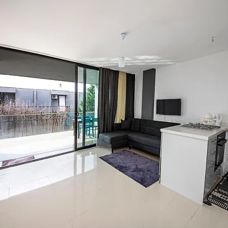 Secluded And Comfortable With Shared Pool And Gym In