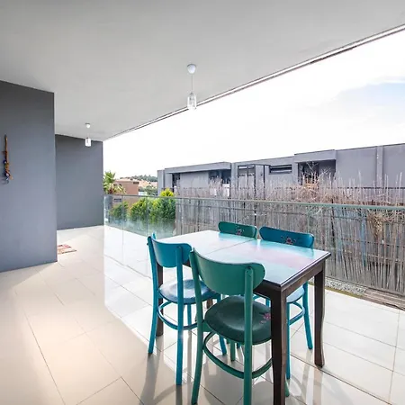 Villa Secluded And Comfortable With Shared Pool And Gym In